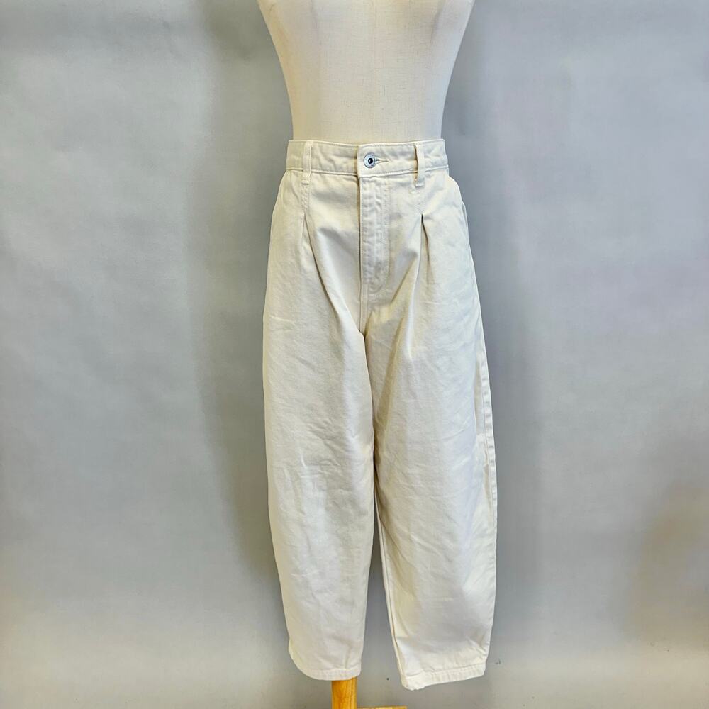 Zara high rise pleated beige‎ Jeans Size 8 tapered leg mom jeans